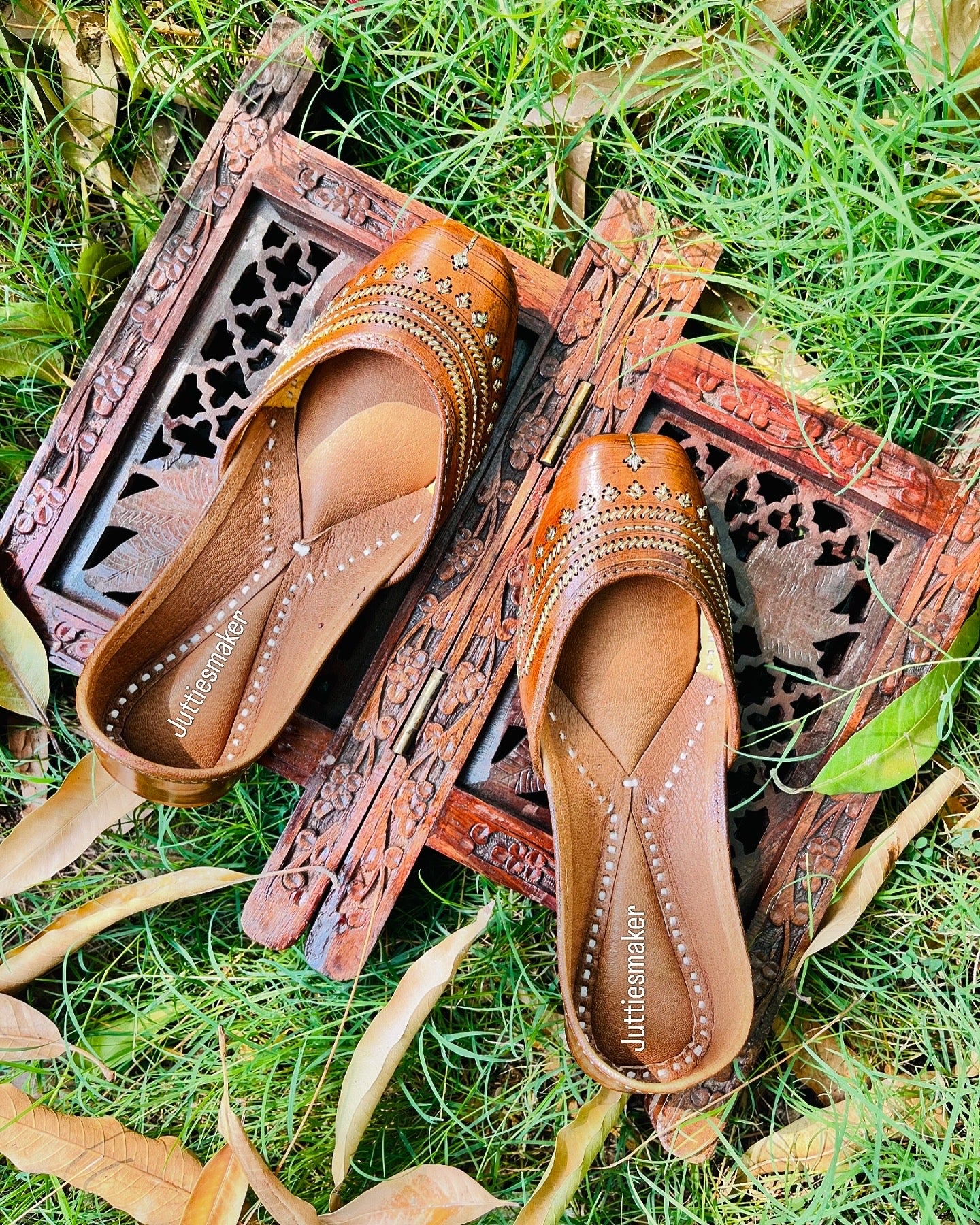 Amber Bloom - Pure Leather Handcrafted Jutti by Juttiesmaker