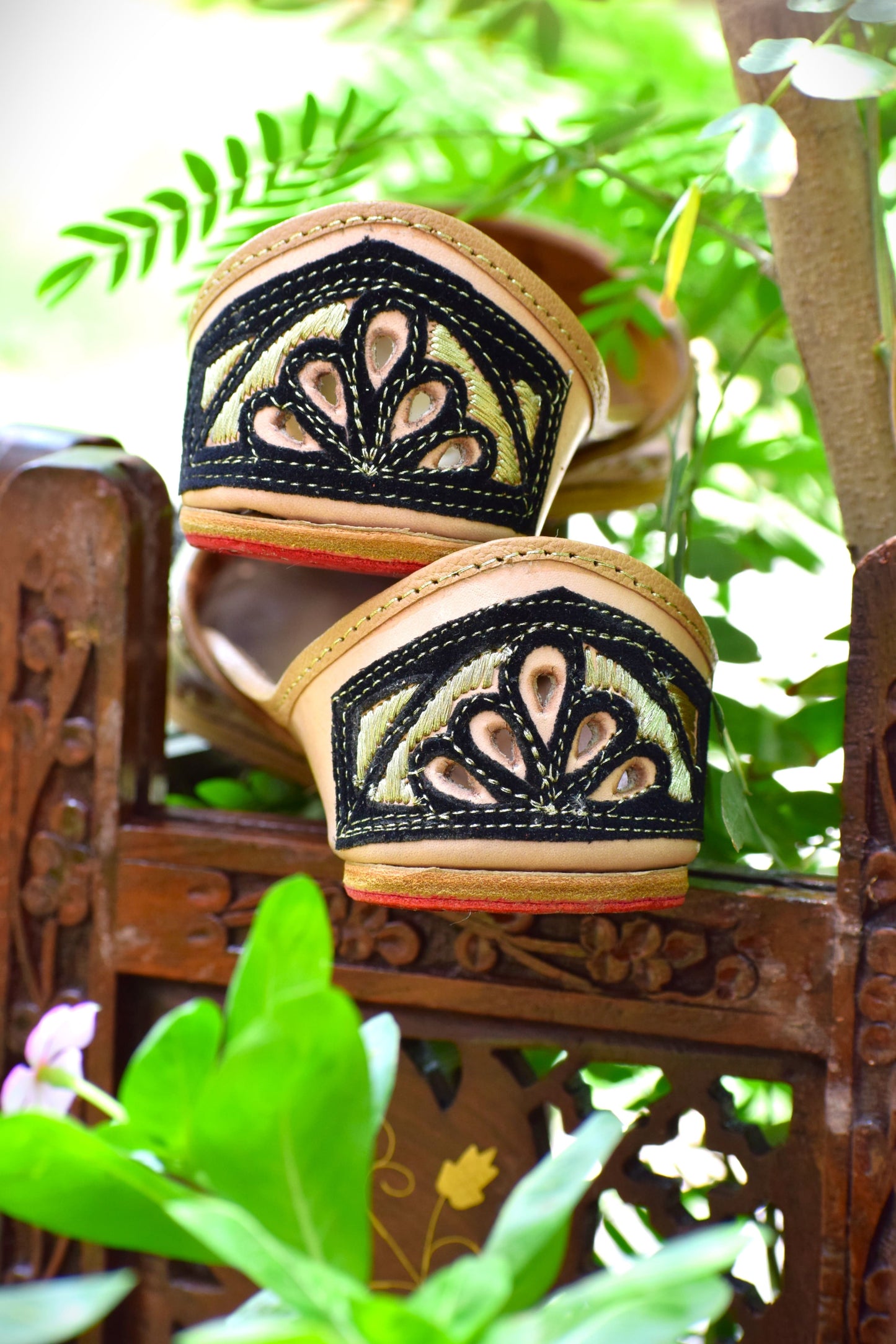 Velvet Black Cutfat Jutti