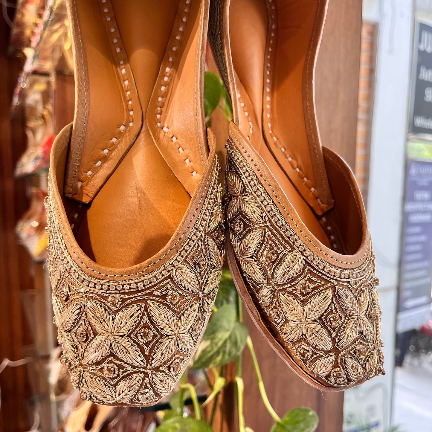 Golden Heritage jutti