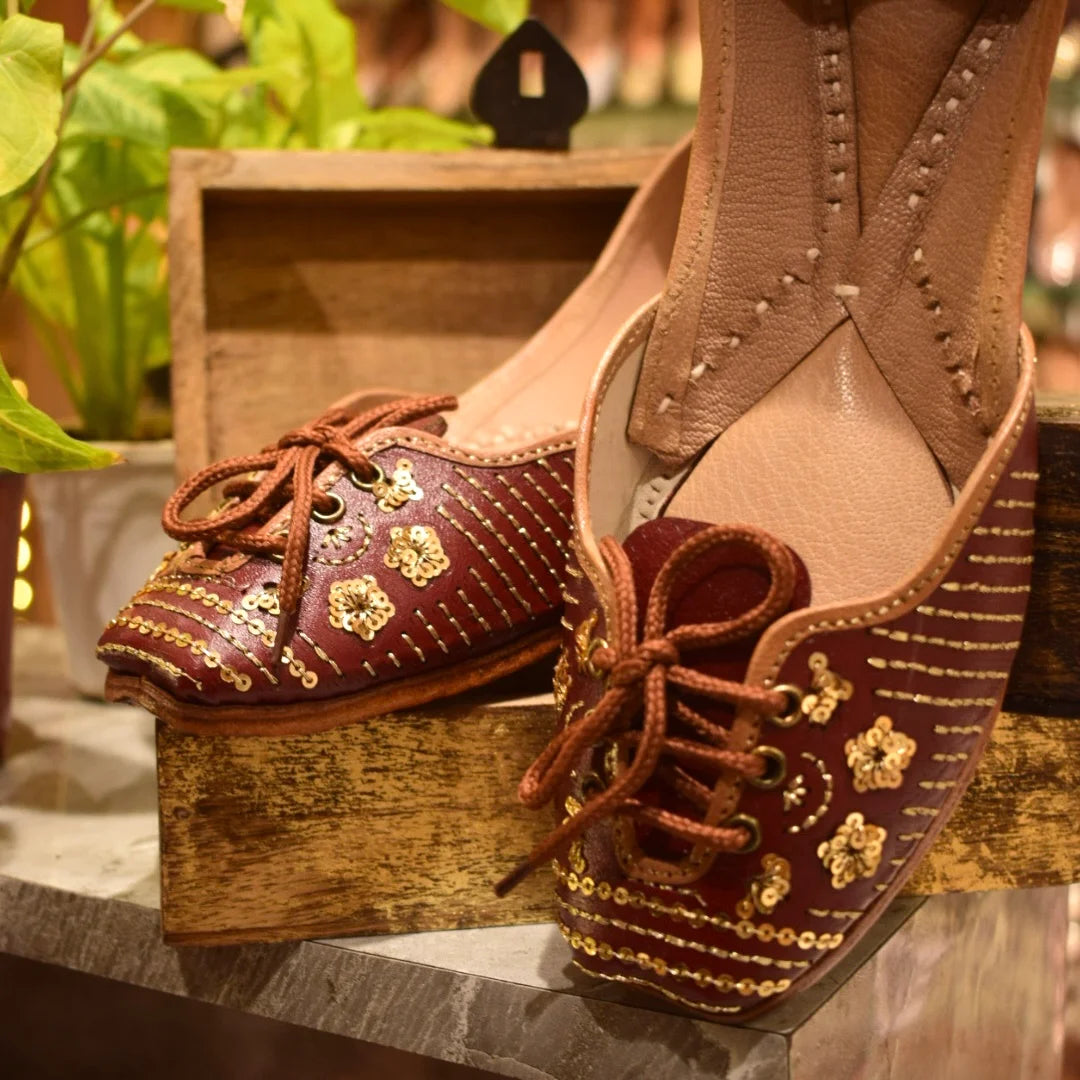 Lace Up Brown Jutti