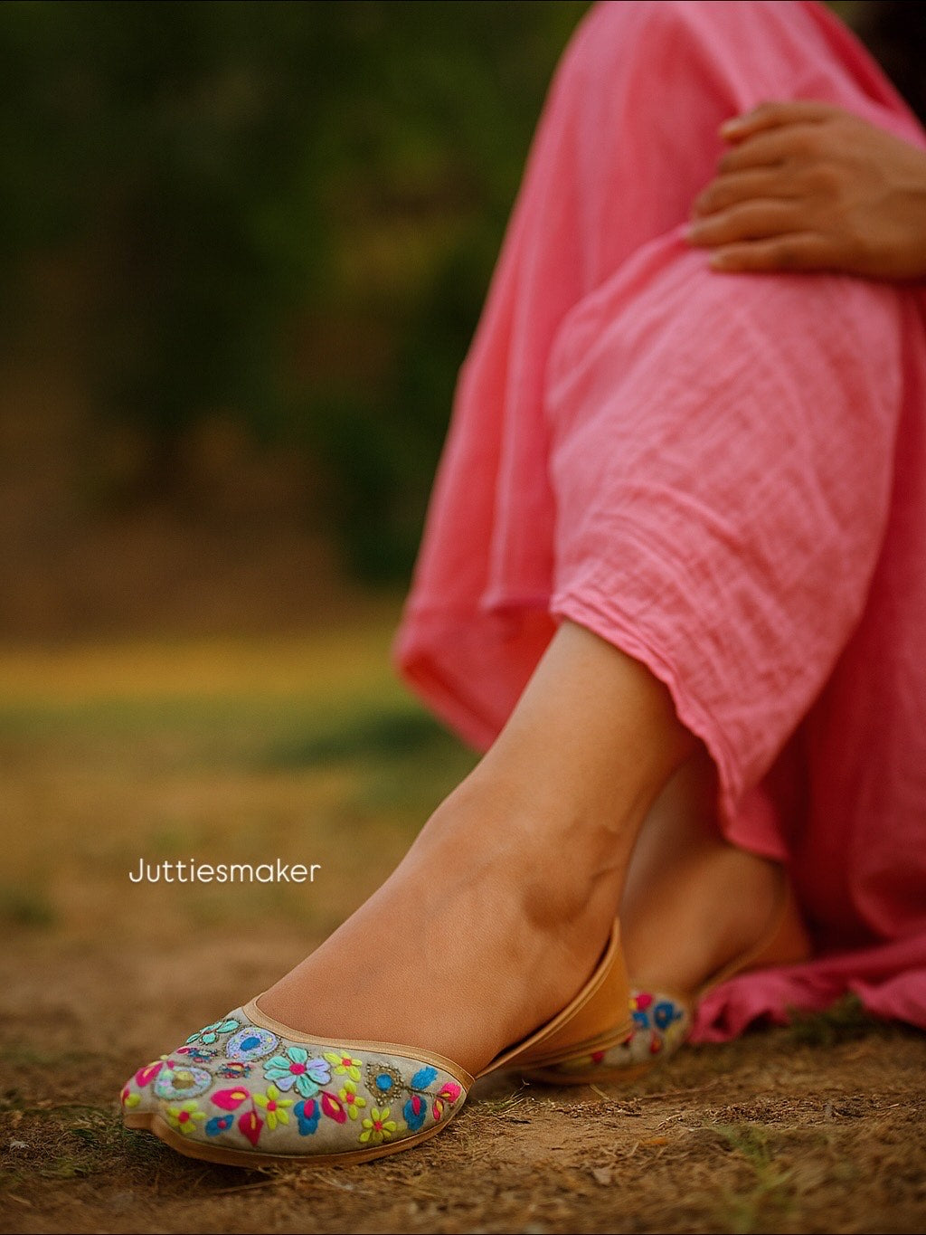 phoolwari glow jutti