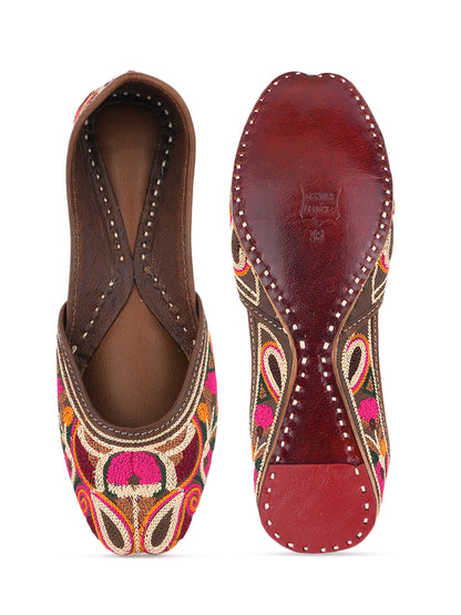 Kashmiri Gulnaz - a handcrafted Jutti