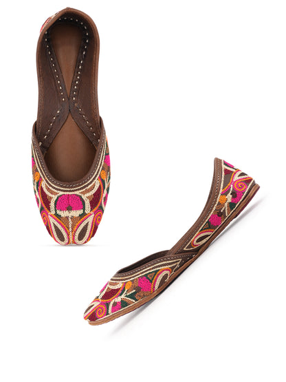 Kashmiri Gulnaz - a handcrafted Jutti