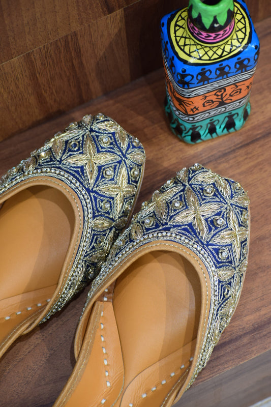 Rajmahal – Hand Embroidered Indian Silk Jutti | Juttiesmaker