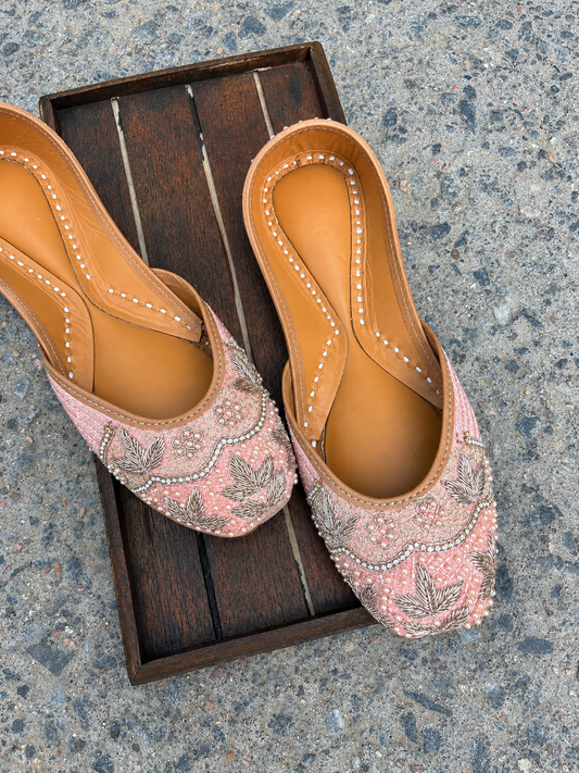 pink jutti