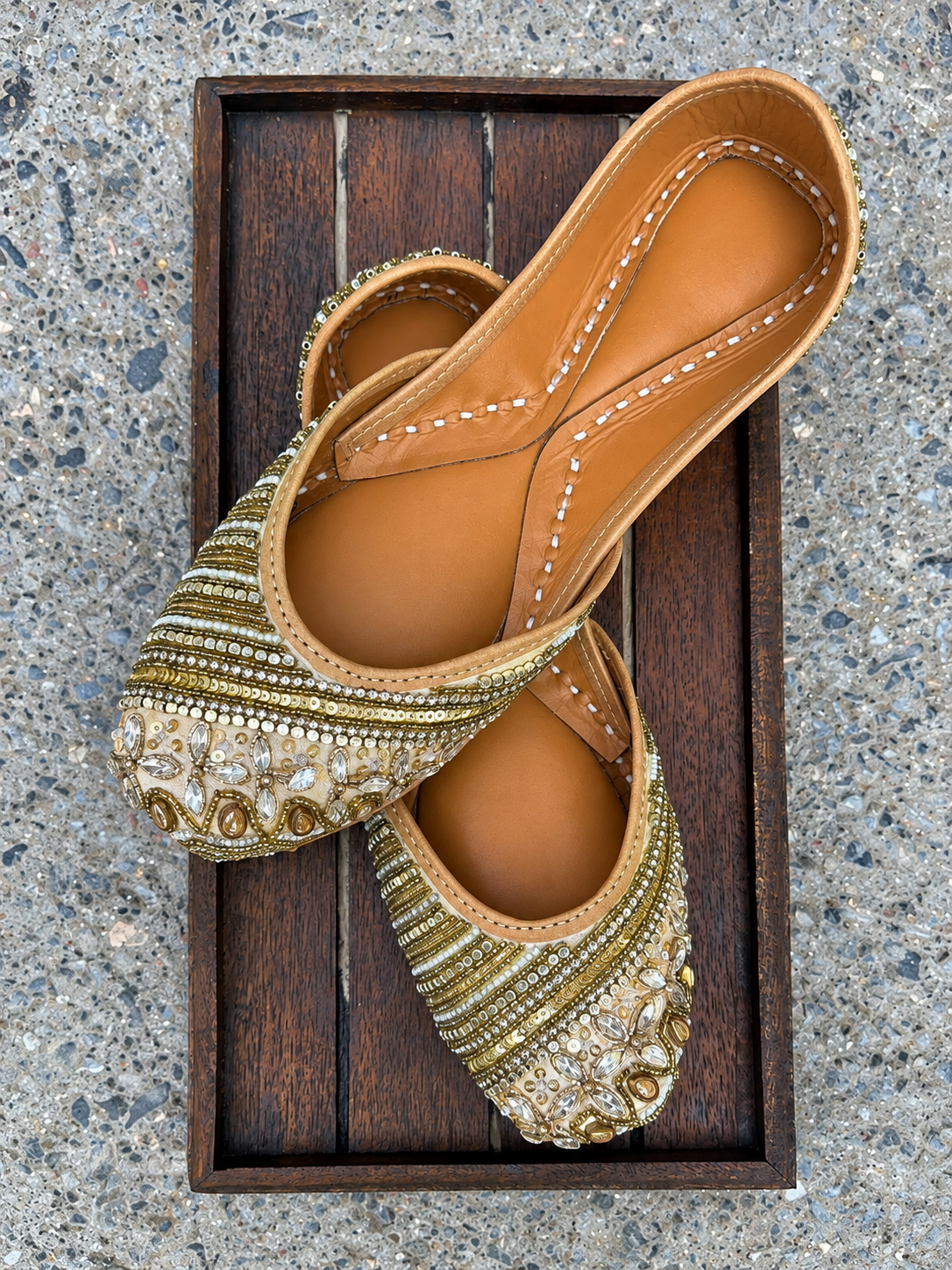 golden jutti