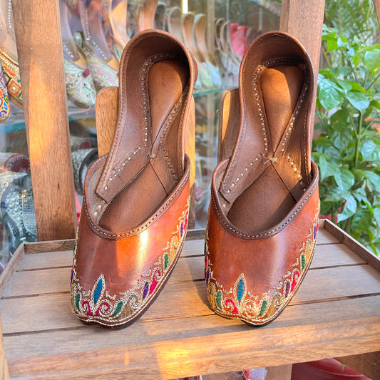 Mehfil – Handcrafted Leather Jutti