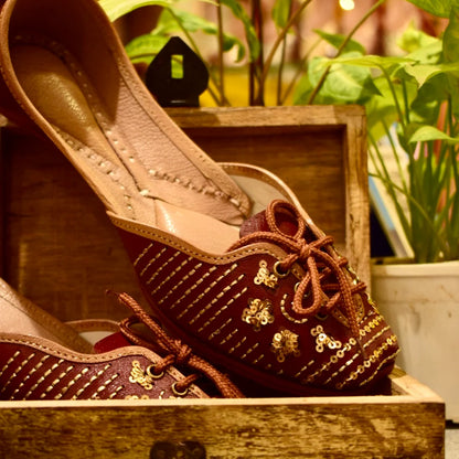 Lace Up Brown Jutti