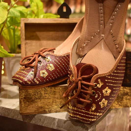 Lace Up Brown Jutti