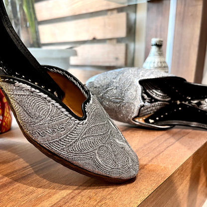 silver zari jutti