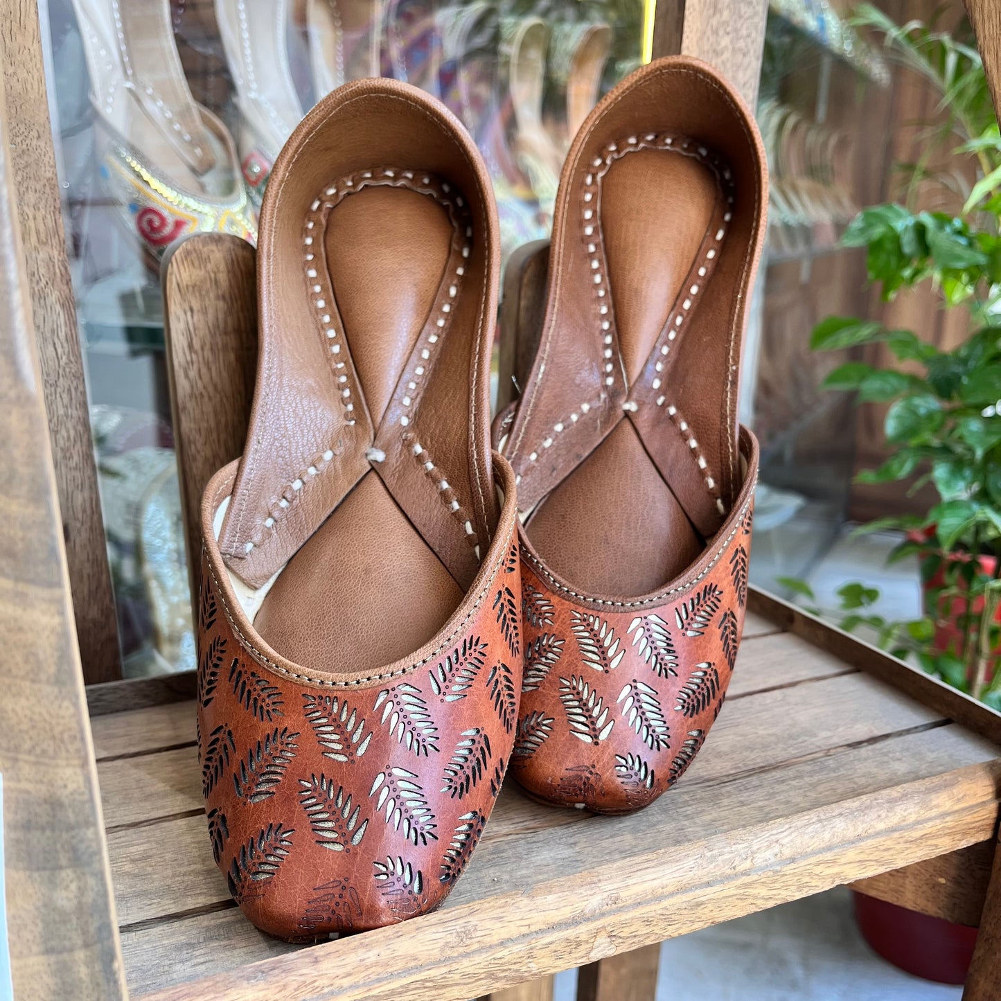 brown jutti