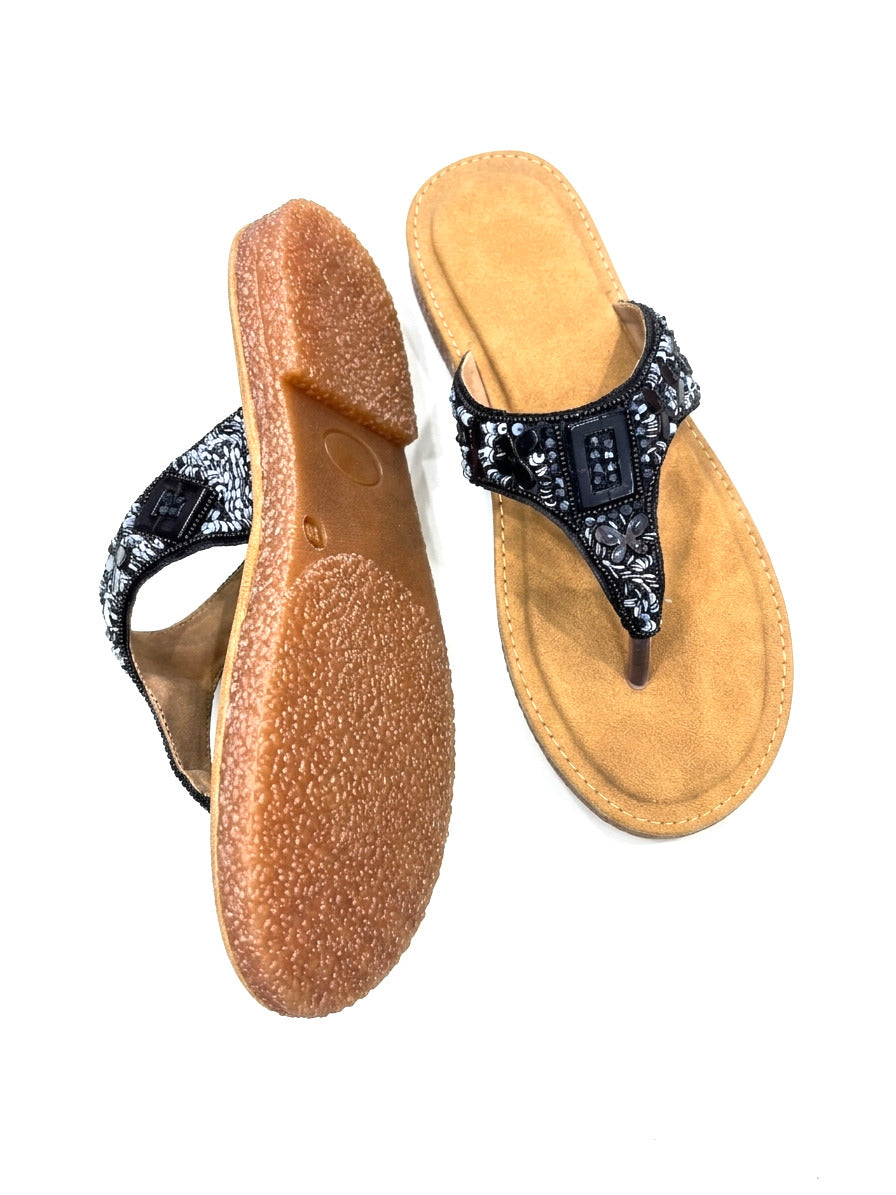 V-STRAP BLACK SLIPPER