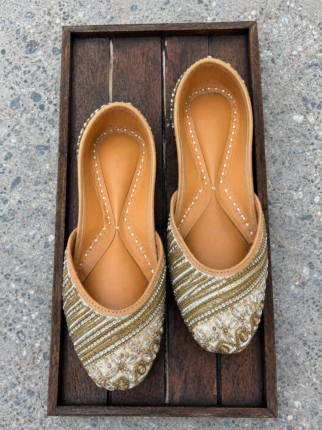 golden jutti