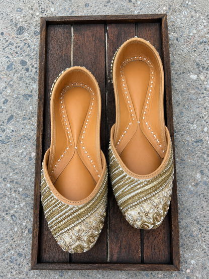golden jutti