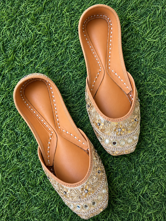 golden jutti