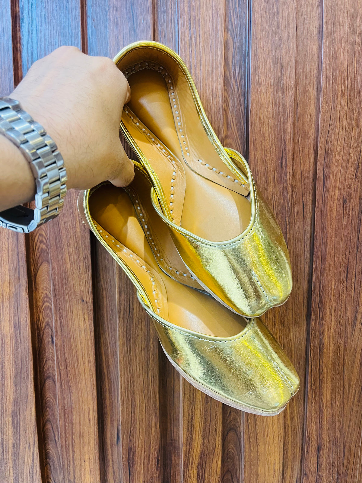 golden jutti
