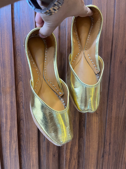 golden jutti