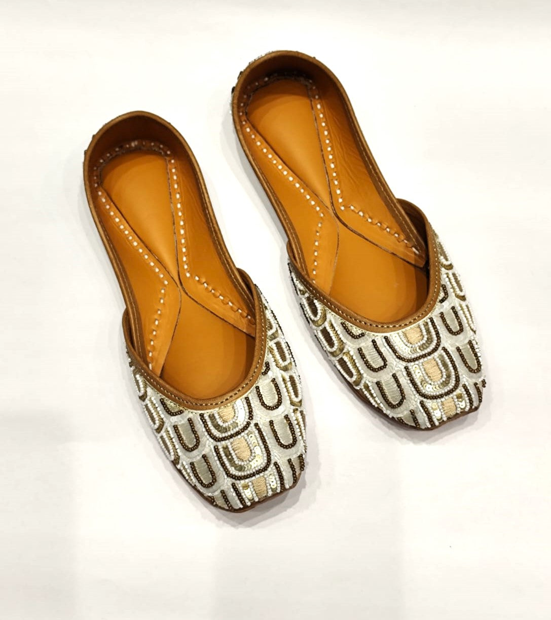 Geometric Hand-Embroidered Jutti