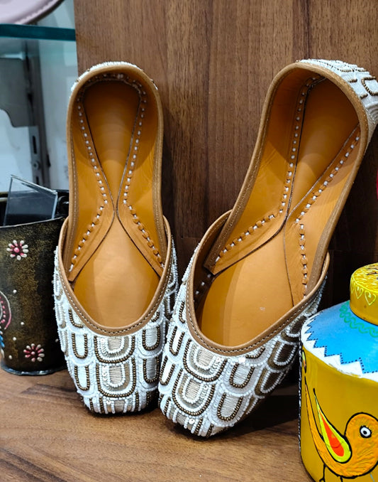 Geometric Hand-Embroidered Jutti