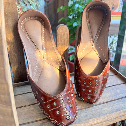 brown jutti