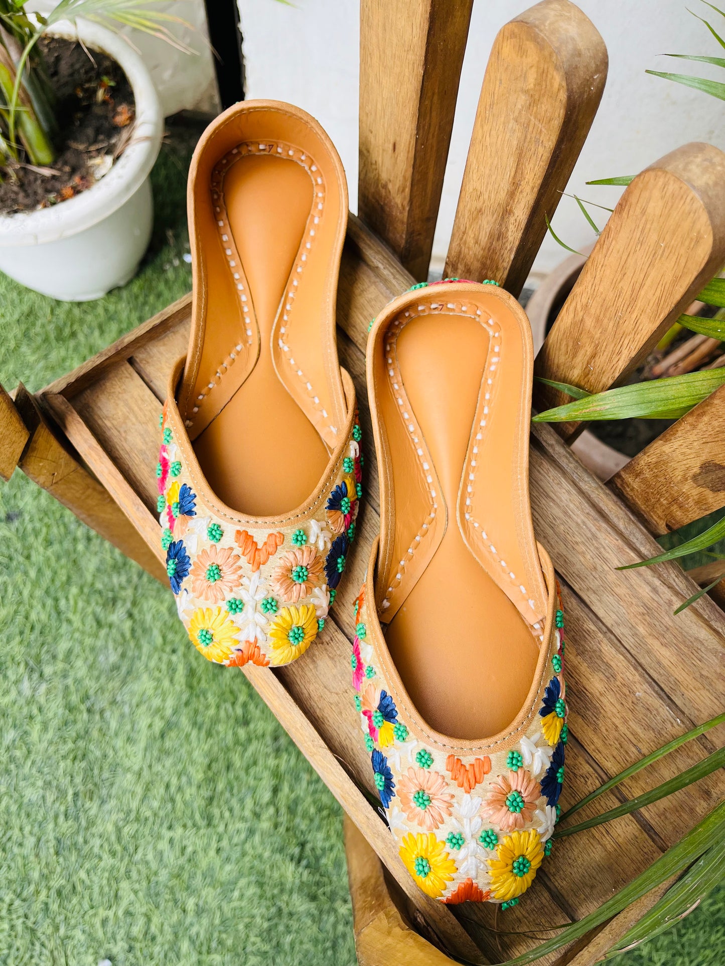 rafia jutti