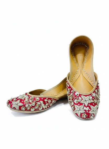red bridal jutti