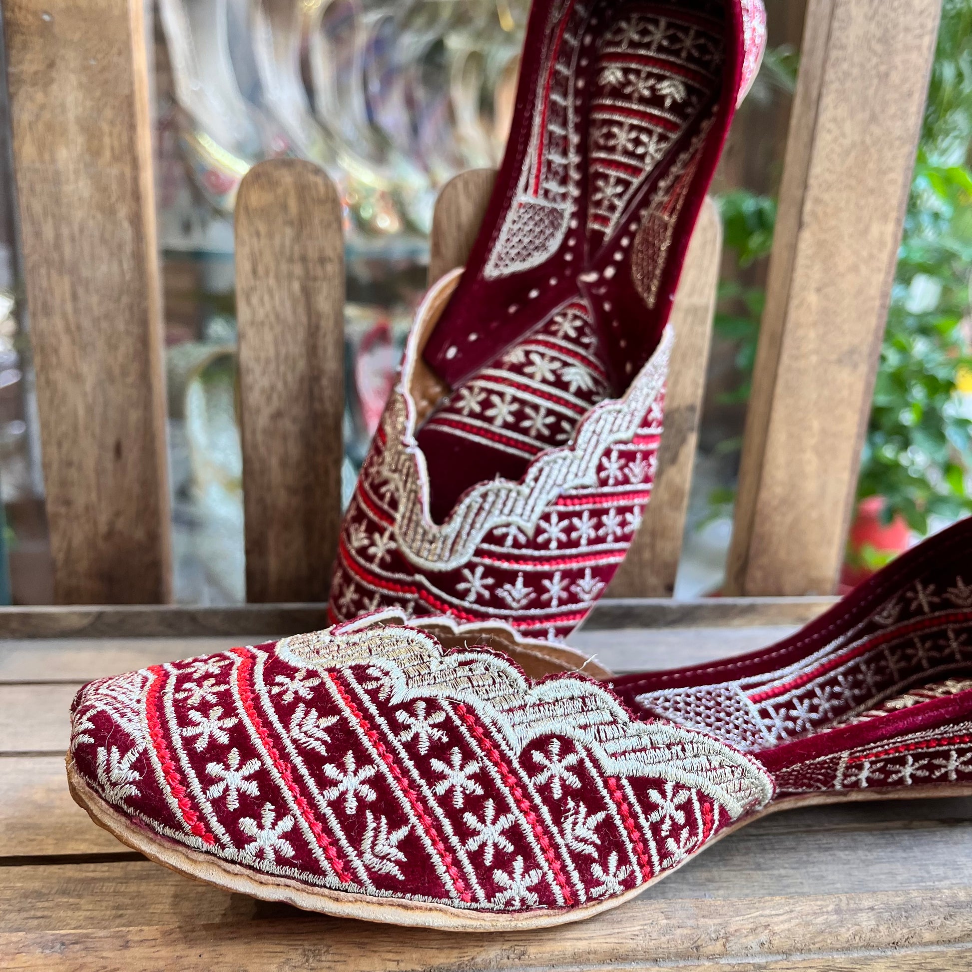 red velvet jutti