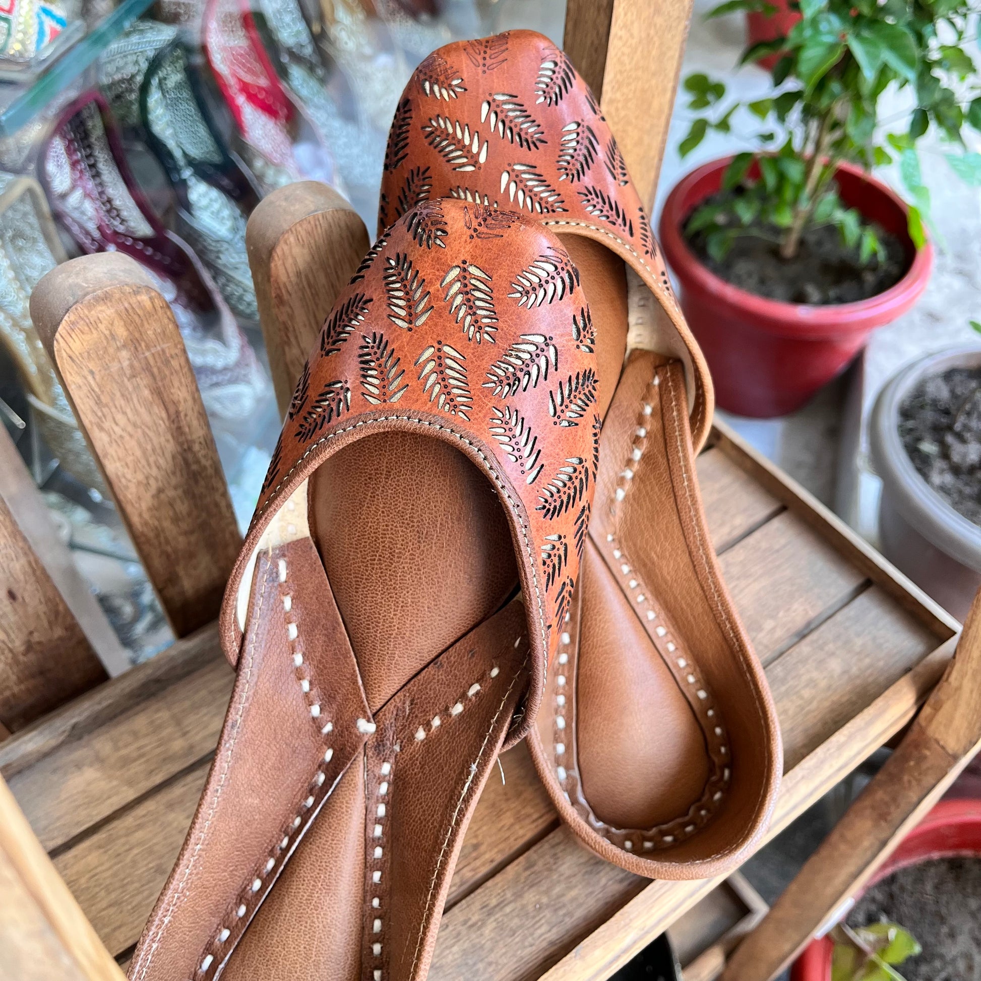 brown jutti