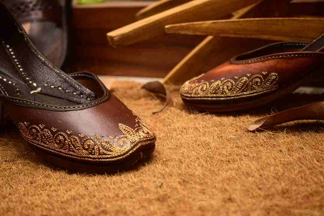 JUTTIESMAKER: Embrace Comfort and Style with Casual Brown Leather Jutties